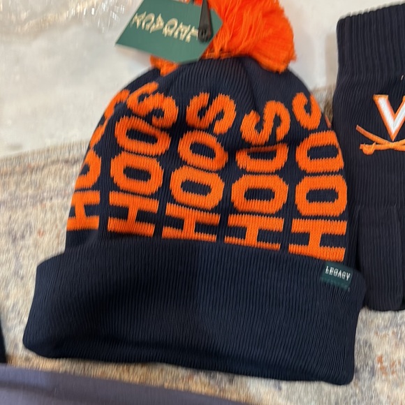 NWT UVA Pom Pom Hat and matching gloves - Picture 3 of 7